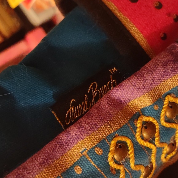 Laurel Burch medium tote bag with a feline cats design. - Picture 2 of 5